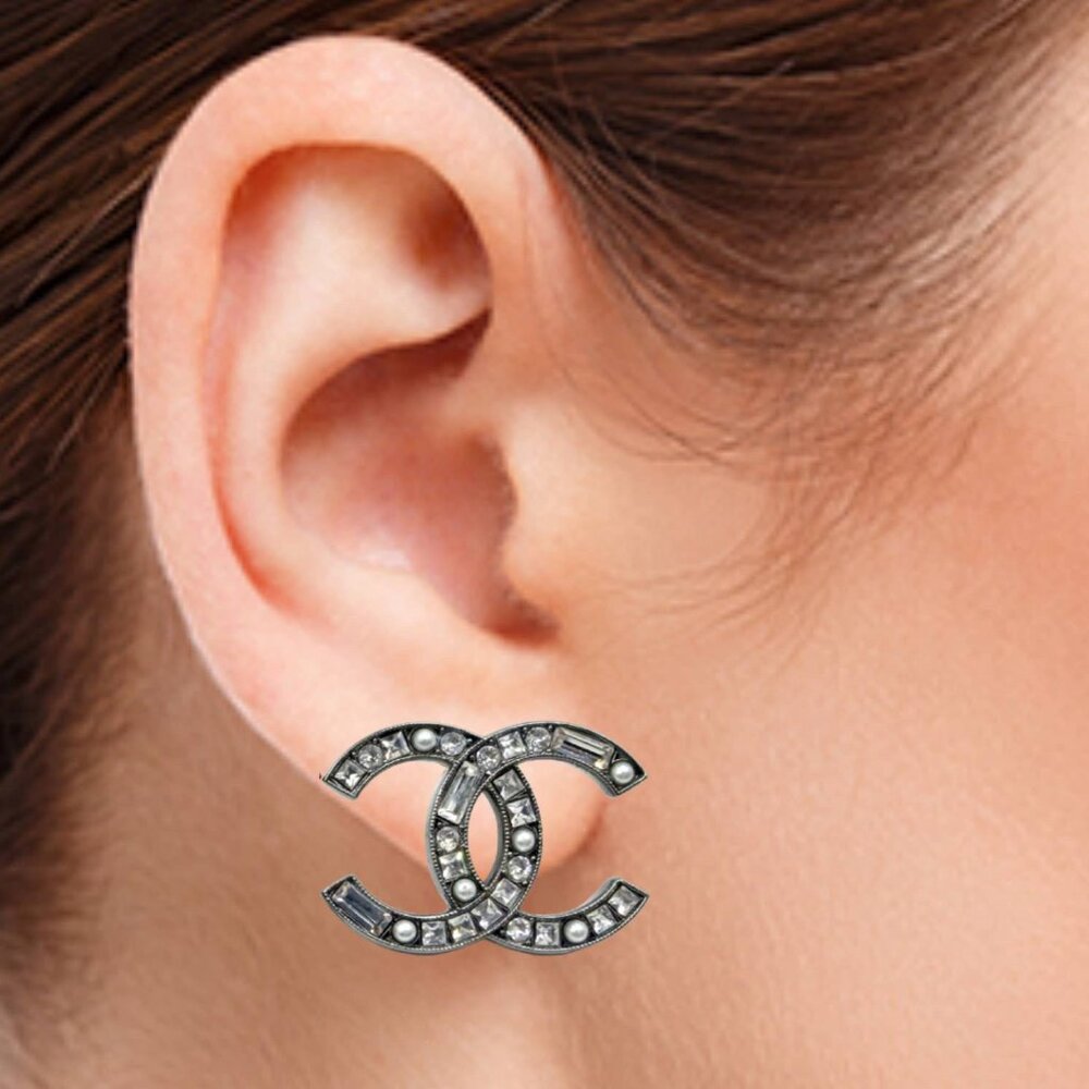 Chanel Gunmetal CC Baguette Princess Crystal Pearl Large Piercing Earrings - Picture 3 of 5
